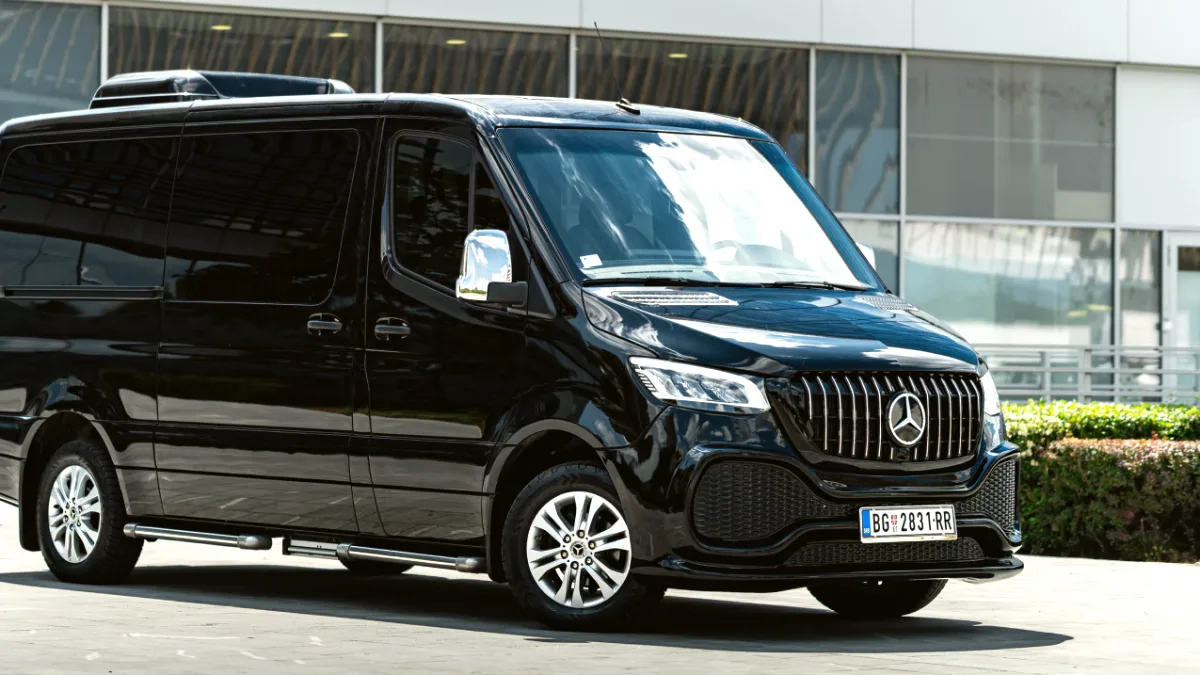 transfer avio posada - avio posade BEG (hotel i slot). Crew transfer: hotel, slot and turnaround