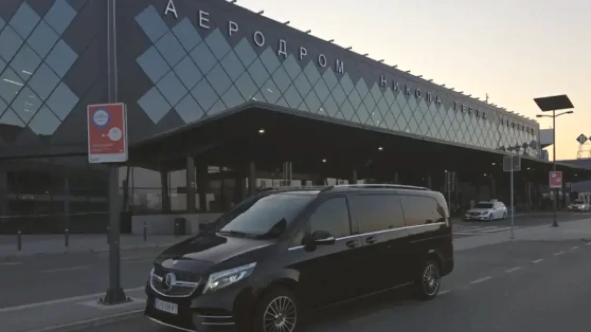 transfer majestic - docek ispred Hotel Majestic (ulazne ulice po zaporama). Rueckfahrt von Obilicev venac 28 zum Flughafen